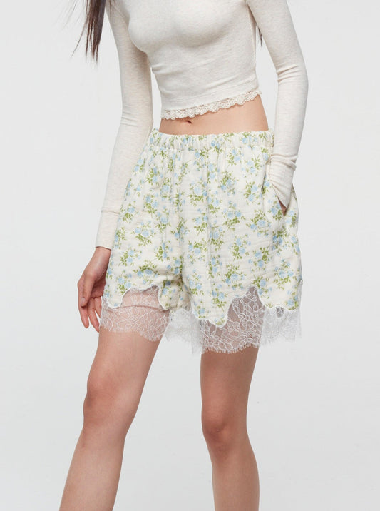 FLORAL SHORTS WITH LACE